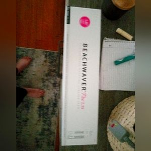 Beachwave curling iron brand new in box